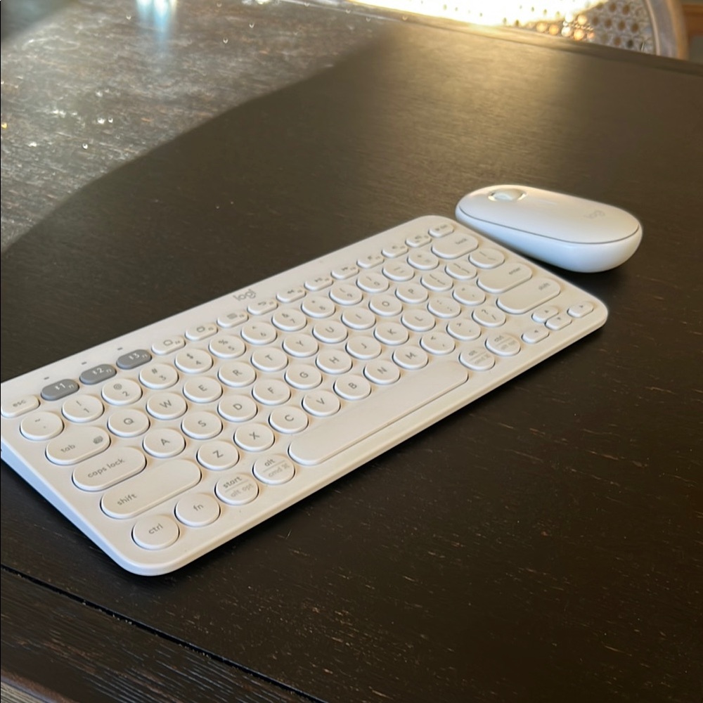 Logitech Pebble White Wireless Keyboard and Mouse Combo
